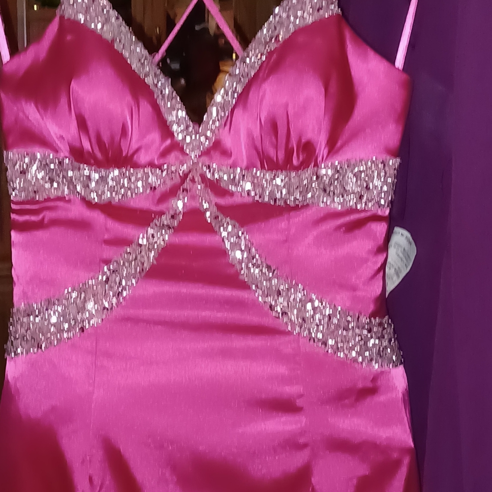 Dresses - Picture 5 of 16